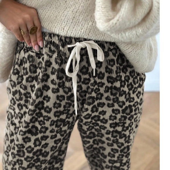 Cozy Leopard Print Stretchy Waist Pockets Jogger Pants - Picture 3 of 3